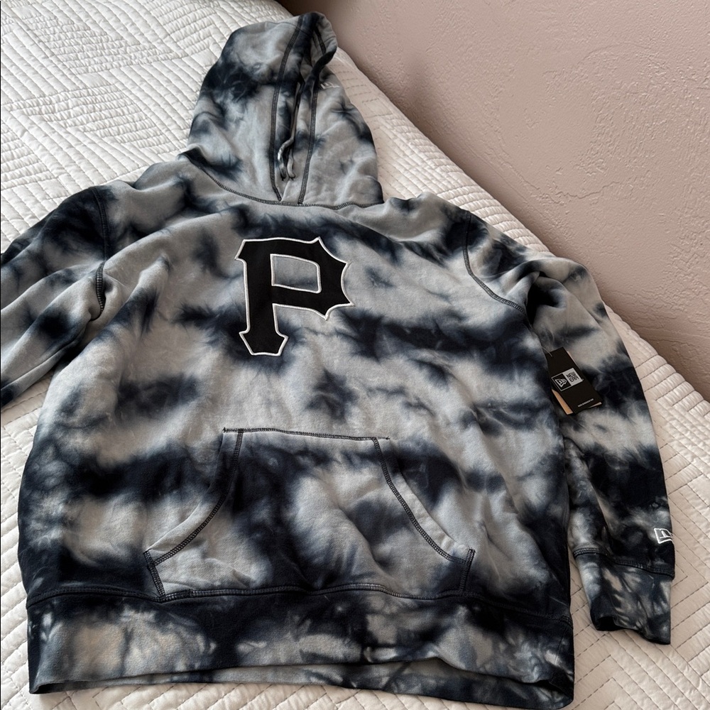 NEW! 🆕 New Era Pittsburgh Pirates Black and Gray Tie-Dye Hoodie